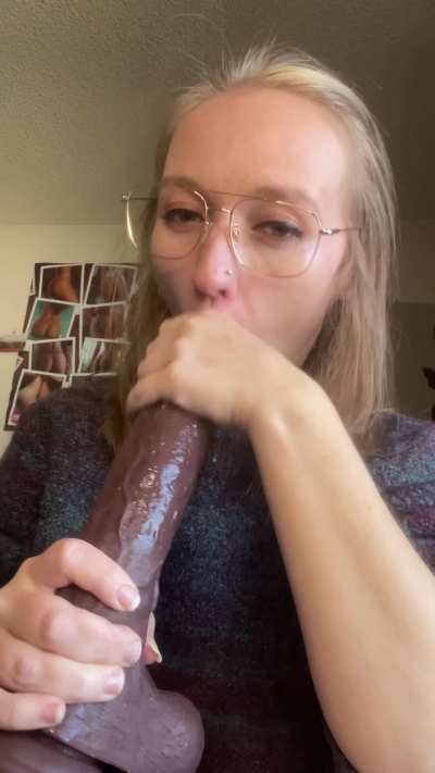 In case you wanted to see a nerd blow a black dildo today..
