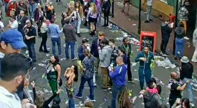 multiple women flashing tits during mardi gras on earthcam