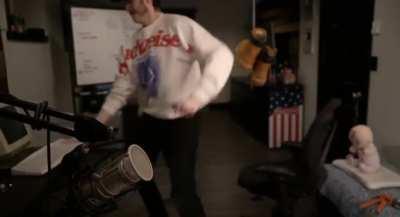 Schlatt: *Calls Chica “Bonnie” for the majority of his FNAF video* FNAF Stans: