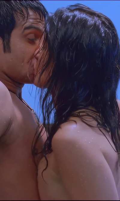 Sunny Leone's makeout scene in Ragini MMS 2