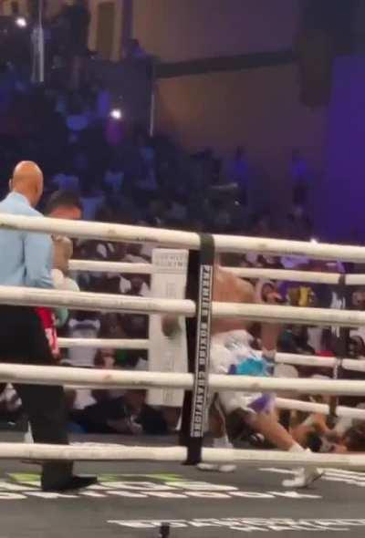 Boots Ennisâs slo-mo combo sequence during Saturdayâs fight.