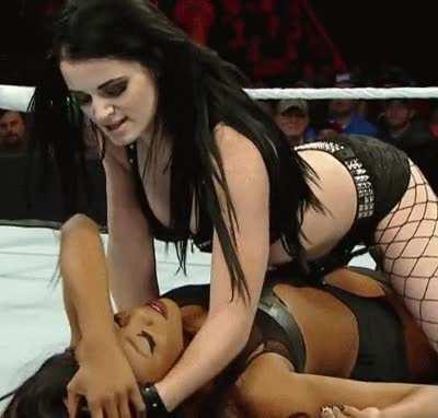 Imagine Paige crawling like that on you