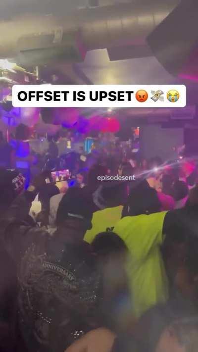 Offset was tryna fight at strip club in NYC cause person was throwing money at him to be funny, threw the rakes down and yelled GDK at him