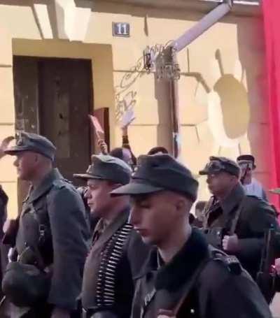 I need to know where this is an how old it is and what’s going on (I’ve tried other subreddits but I can’t post videos