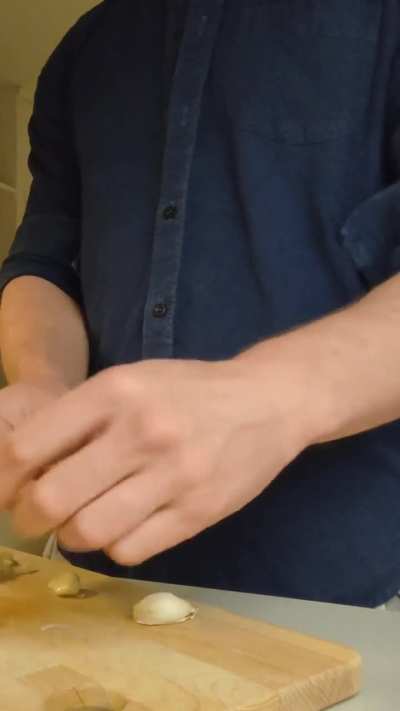 Watch me peel garlic for no apparent reason