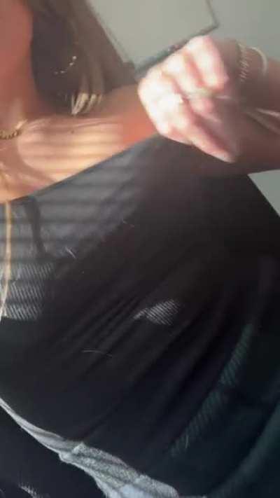 I don’t wear panties to work 🤫