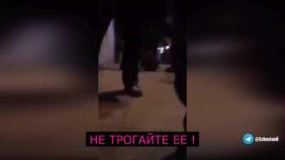 Блять это гениально!!! И ведь хуй она с этим что поделает :)))