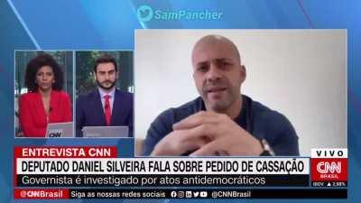 Deputado bolsonarista Daniel Silveira querendo se esconder atrás de aspas