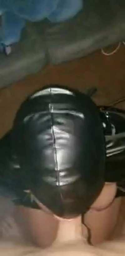 Slave Dee's 4am wake up call.