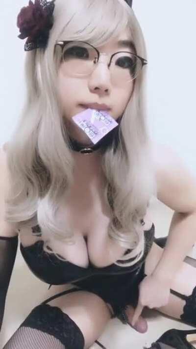 Сисикатая азиатка