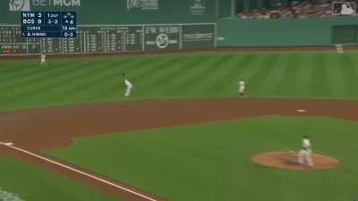 [Highlight] Rafael Devers make another wild catch in the 8th