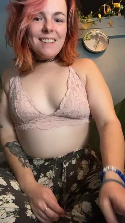 Smokin bowls in bed gets me very horny 