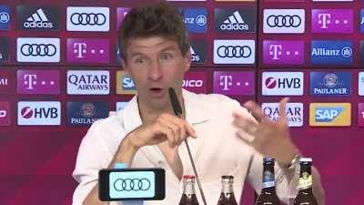 Müller saying LewanGOALski, but everyone laughs