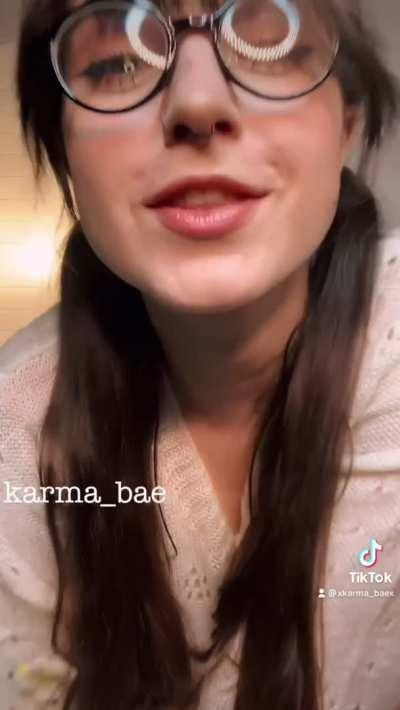 Cutie or a hottie? Which would you choose?😏