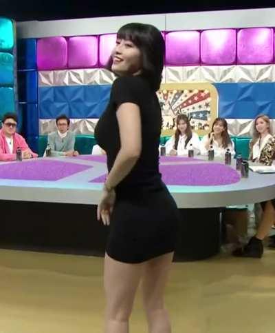 201028 - Mesmerizing Momo