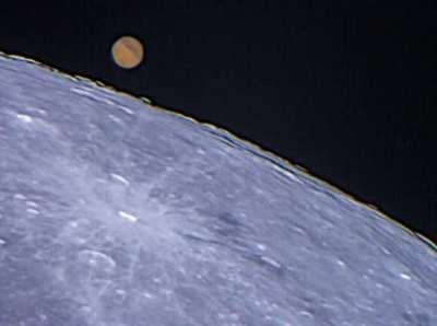 Mars setting behind the Moon (Dec 7, 2022)
