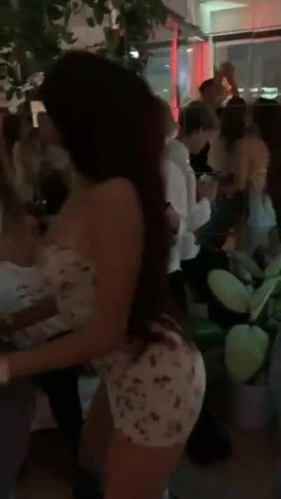 Maddison Beer shaking her ass