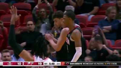 [Highlight] Bam gets the steal and spins his way into an and 1 opportunity!