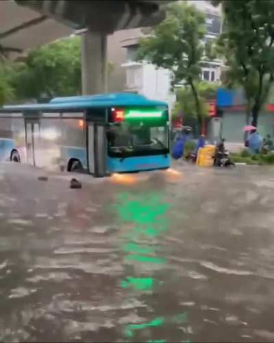 Severe flooding occurred due to heavy rainfall in Hanoi, Vietnam 🇻🇳 (07.10.2025)
