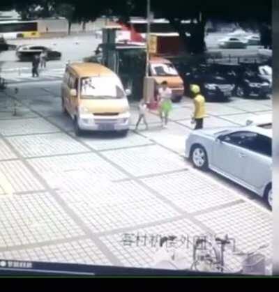 Mom tries to push kid in front of the car to claim insurance fraud