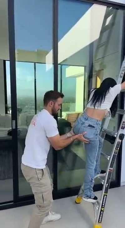 Heath making Mariah fans jelly