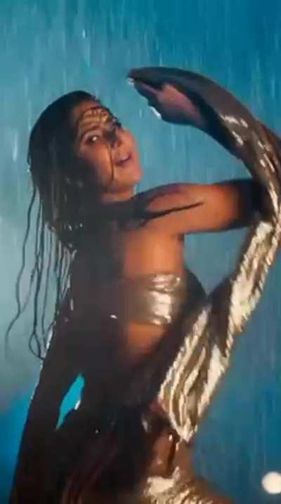 Allow me to introduce y’all to Katrina Kaif… the ultimate tease