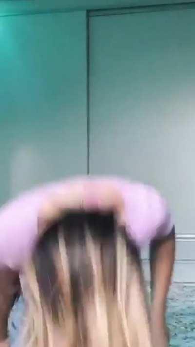 esses peitão 🤤 - Ananda