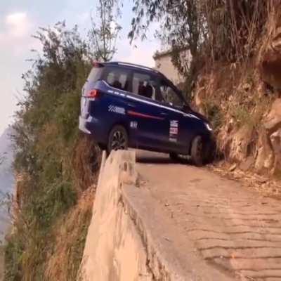 Some insane driving skills 