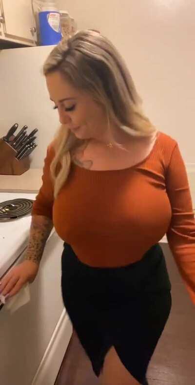 Bouncing around 👅