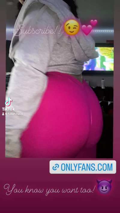 Do you like my new leggings? 😈💕 subscribe 25% off for the first 5 people!!!☺️