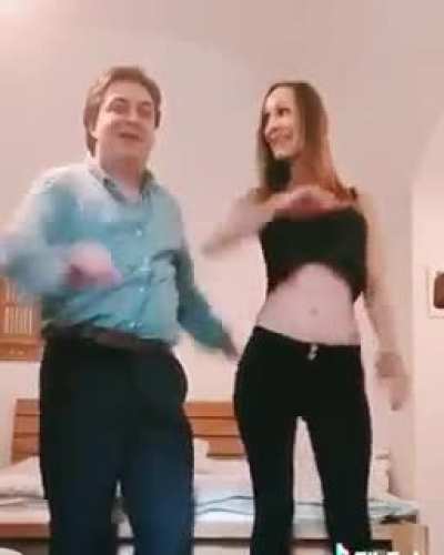 AVVERTENZA: In assenza di neuroni, pubblicare su TikTok