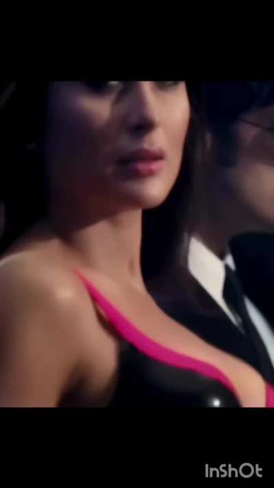 Sizzling Kareena in saree😋🤤