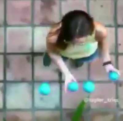 Juggling viewed from above