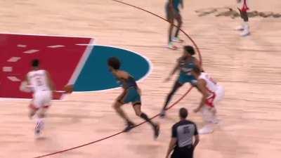 [Highlight] KJ Martin makes a clutch layup and the foul with help from Eric Gordon. KJ misses the free throw but gets an offensive rebound for another 2 points to give the Rockets a 1 point lead with 30 seconds left in the game.