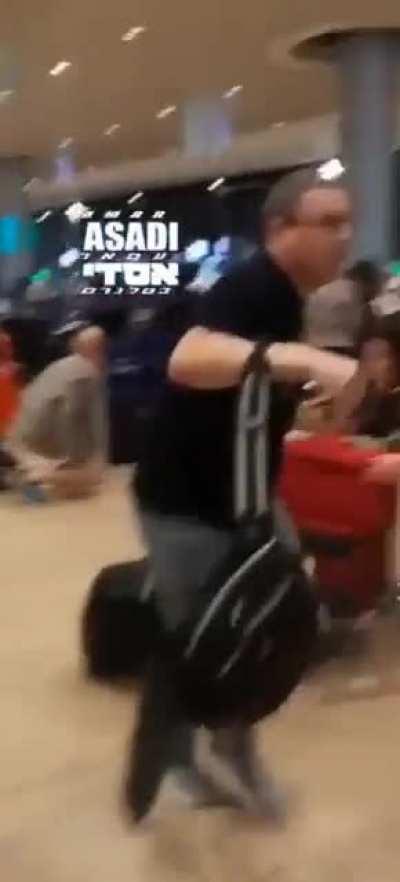 An American couple was visiting Israel when they found an unexploded bomb in the wild, believed to be from WWII. They decided to bring it back to the US. This is what happened at the airport when they brought out the bomb at the security check.