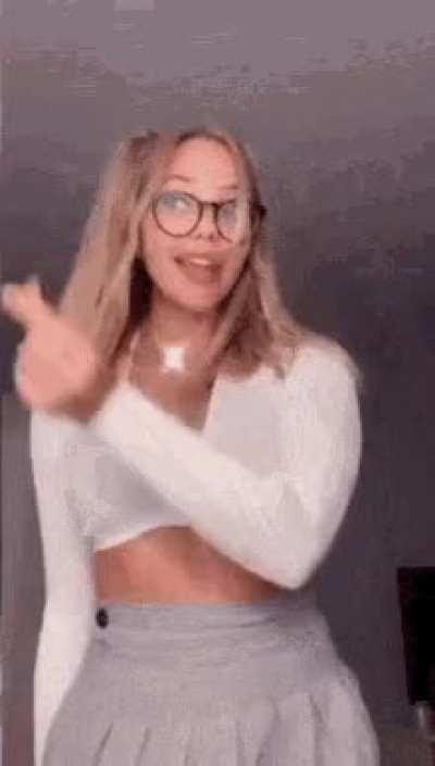 [discord] what girl drives you crazy? Let me be her and make you cum on CAM. I’m into all fetishes/kinks so don’t be afraid to tell me