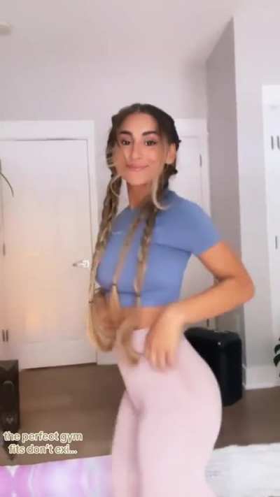 its crazy how fuckable mommy ray is😫🤤
