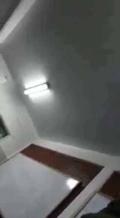 Filmaron a una docente maltratando a los pibes: 