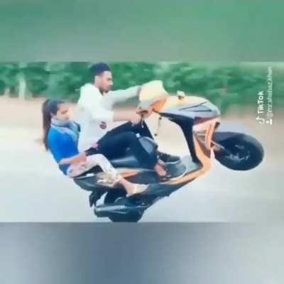 Average samaj mod and female samaj redditor 🤯🤯🤓