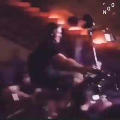 Ну давай, скажи этим ребятам, что фильм тебе не понравился...