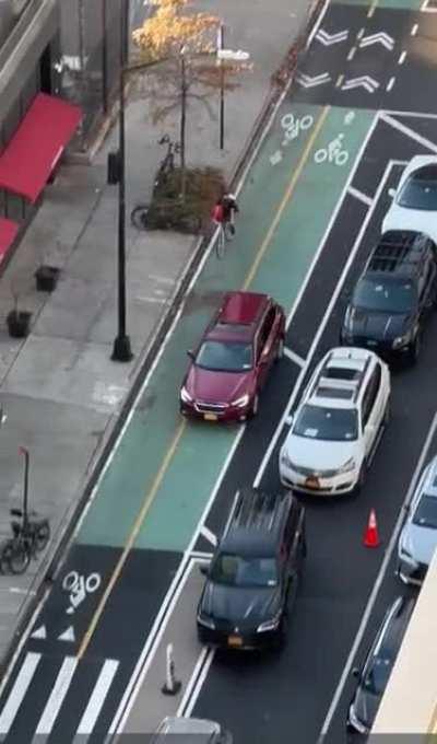 Brooklyn driver uses a 2-way bike lane as a shortcut around traffic