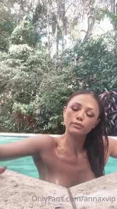 MORE OF HER CONTENT IN THE COMMENTS 😍 👇🏽