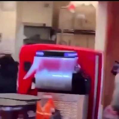 They really getting shit done at a Popeyes 😭🤦🏿‍♂️