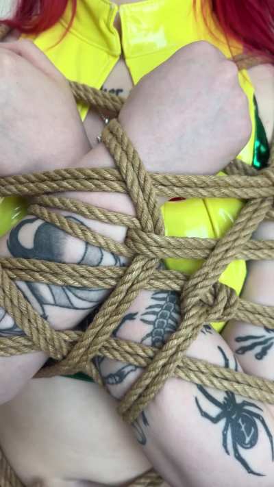 fun tie we did in my Rogue inspired outfit! [F]