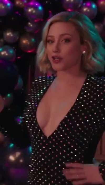 Lili Reinhart