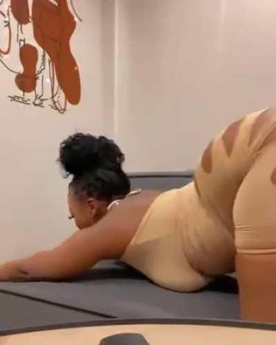 Unathi Ditaunyane🇬🇭🇿🇦 (@ihtanu.za)