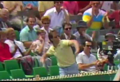 Aussie takes crowd catch with a cigarette in his mouth 1987