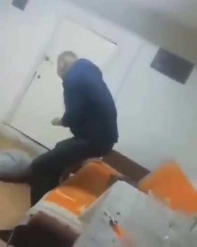 Guy beats tf out of this guy