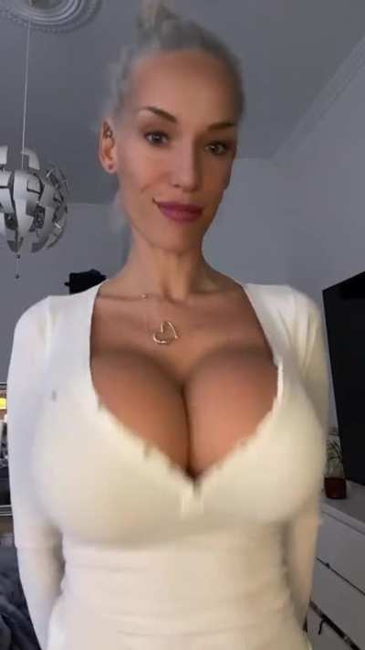 Tiffany hollywood damn!!!