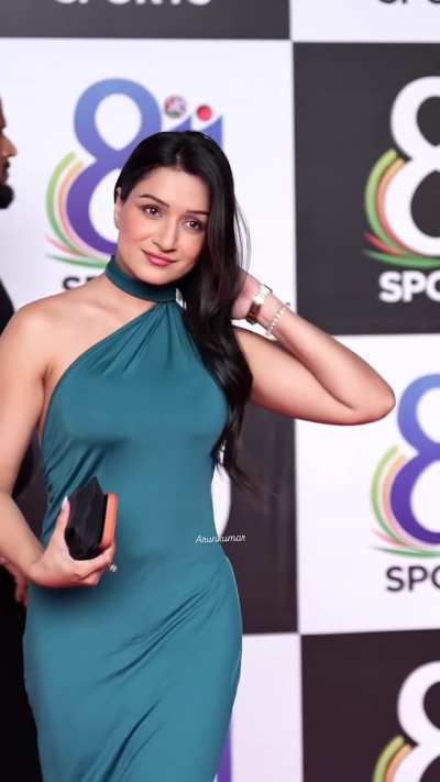 Sexy Shefail Bagga goes backless